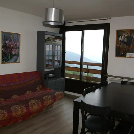 3 Pieces Au Pied Des Pistes Avec Balcon - 2 Chambres, Parking, Appareil A Raclette - Fr-1-557-5 Apartment *